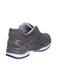 Grauer Sportschuh mit einem Obermaterial aus Mesh und gepolstertem Knöchel. Verfügt über eine leichte, flexible Sohle mit einem strukturierten Profil für zusätzlichen Halt.