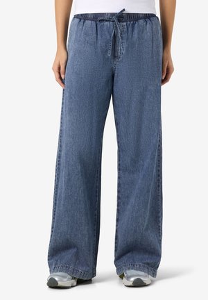 NMENZA MW WIDE PANTS NOOS - Wide Leg - medium blue denim