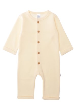 Cremfarbener Babystrampler aus weichem Stoff. Mit langen Ärmeln, rundem Ausschnitt und fünf Holzknöpfen an der Vorderseite.