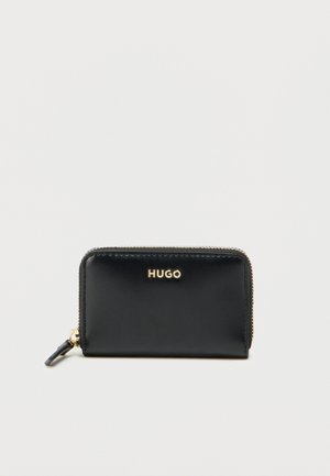Crna kožna novčanik s patentnim zatvaračem uokolo, zlatnim patentnim zatvaračem i utisnutim zlatnim logotipom "HUGO" sprijeda.
