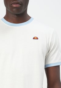 Ellesse MEDUNITOS TEE - Basic T-shirt - off white