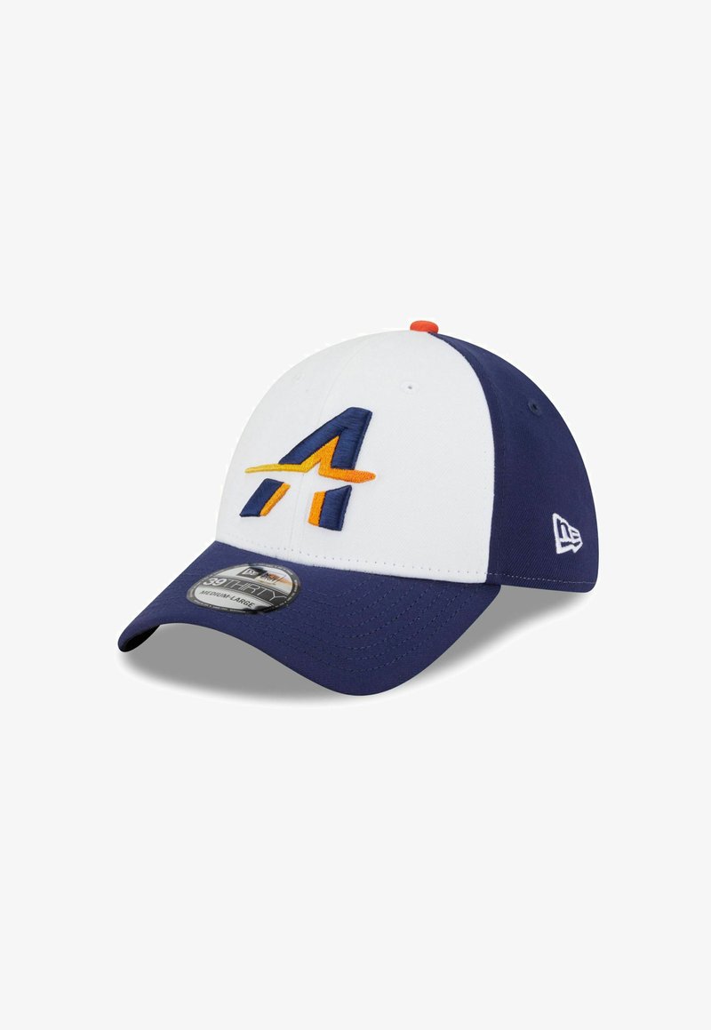 Weißer und marinefarbener Baseball-Cap mit einem orangefarbenen und marineblauen stilisierten "A"-Logo auf der Vorderseite, orangefarbenem Knopf oben und New Era-Logo an der Seite.