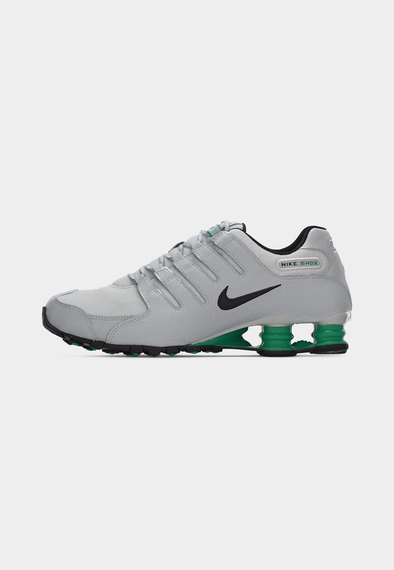 Nike Sportswear SHOX NZ - Tenisky - grey fog/black/stadium green/fir/light pumice
