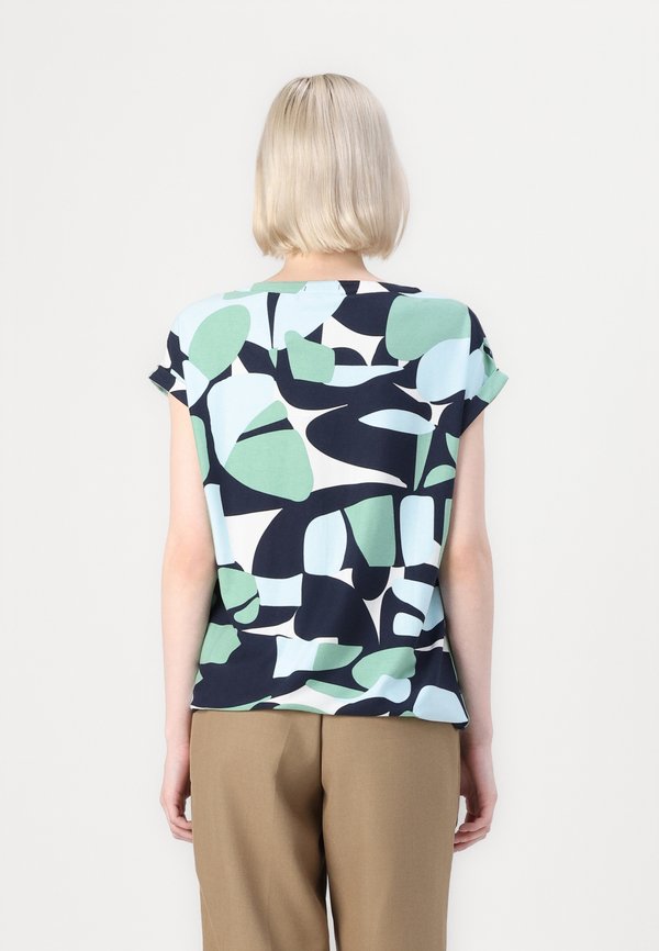 ALL OVER PRINTED V NECK - Print T-shirt4