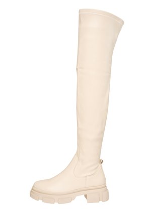 Stivali in pelle bianco sporco al ginocchio, con una texture liscia, suola piatta spessa e punta arrotondata. Accompagnati da una linguetta sul retro per una facile calzata.