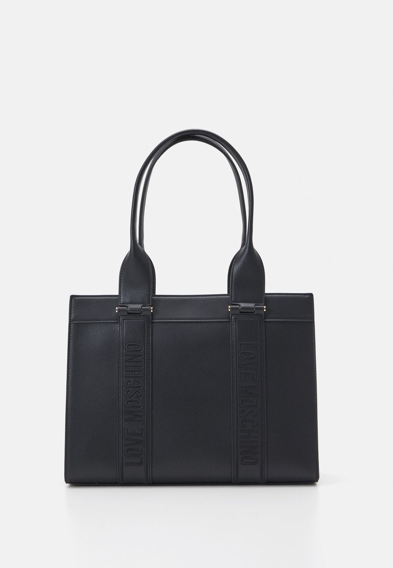 Sac à main en similicuir noir avec une forme structurée, des anses embossées "LOVE MOSCHINO" et des doubles poignées, doté de délicats accessoires dorés.