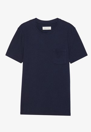 Navyblaue, strukturierte T-Shirt mit kurzen Ärmeln, einem Rundhalsausschnitt und einer linken Brusttasche. Schlichtes Design ohne Muster oder Akzente.