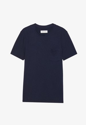 Navyblaue, strukturierte T-Shirt mit kurzen Ärmeln, einem Rundhalsausschnitt und einer linken Brusttasche. Schlichtes Design ohne Muster oder Akzente.