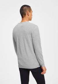 Jack & Jones JJEBASIC V-NECK - Stickad tröja - light grey