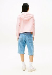 Thumbnail Image 3