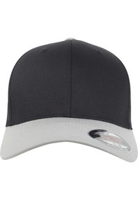 Cappellino da baseball nero con visiera grigia, design strutturato e finiture cucite. Presenta un'etichetta circolare sulla visiera.