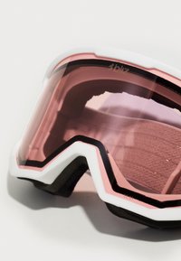 Skidglasögon med vit ram, rosa detaljer och spegelglas. Har en strukturerad svart skumfoder för komfort.