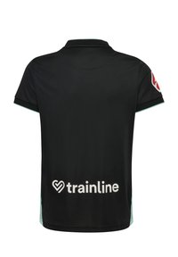 Svart polo t-shirt med gröna detaljer, korta ärmar, en vikbar krage och "trainline"-logotypen i vitt på baksidan. Slät textur.