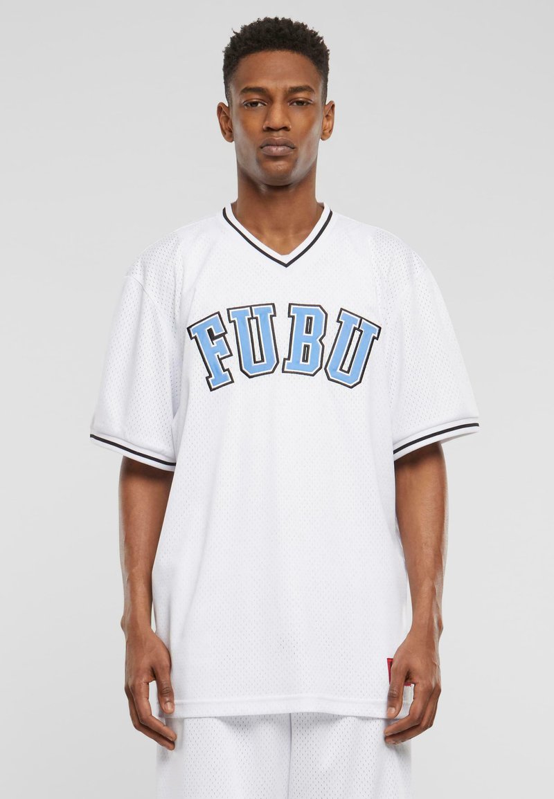 FUBU - COLLEGE  - T-shirt med print - white, Förstora