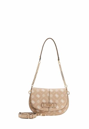 Sac bandoulière beige avec un motif, agrémenté d'accents dorés, d'une chaîne et d'une sangle en cuir, et d'une fermeture à boucle frontale.