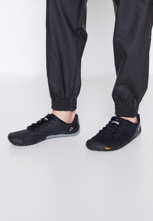 VAPOR 4 - Scarpa da corsa neutra - black