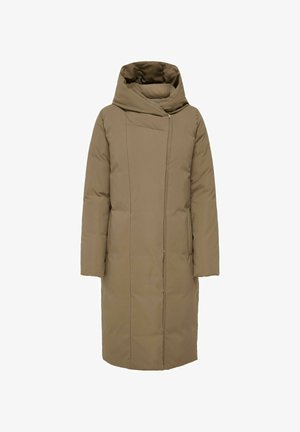 Długi, khaki puchowy płaszcz z szerokim kapturem, zapięciem na zamek i kieszeniami po bokach. Gładka tekstura, prosty krój i minimalistyczny design.