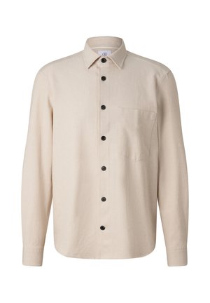 Beżowa koszula na długi rękaw na guziki z czarnymi guzikami, kieszenią po lewej stronie na piersi i klasycznym kołnierzykiem.