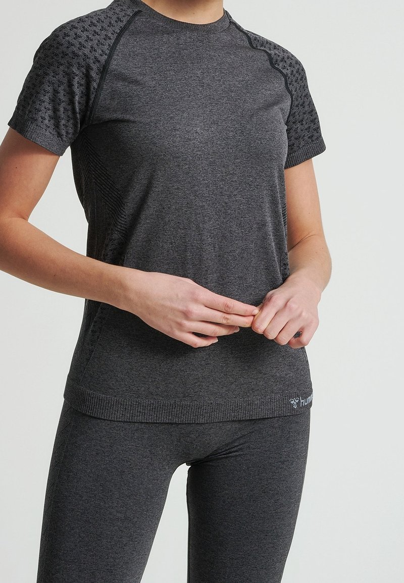 Hummel Triko s potiskem - mottled black