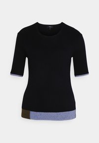 Schwarzer kurzärmeliger Pullover mit einer Rippstruktur. Der Saum zeigt ein Color-Block-Design in Blau und Olivgrün. Rundhalsausschnitt.