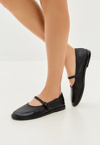 Cesare Gaspari - Ankle strap ballet pumps - black Thumbnail Image 1