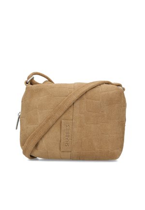 Bolso bandolera de ante en color marrón claro con un patrón texturizado de cocodrilo, una cremallera plateada y una correa tejida ajustable para mayor versatilidad.