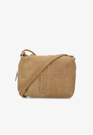Tan gekleurde suède crossbodytas met een gestructureerd krokodillenpatroon, een zilveren ritssluiting en een geweven verstelbare riem voor veelzijdigheid.