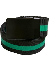 Svart vävd bälte med gröna randiga accenter, med en rektangulär svart spänne. Texturerad yta med ett hållbart, flexibelt material.