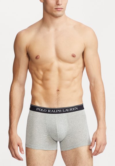 Boxeri gri cu talie neagră, pe care este inscripționat "POLO RALPH LAUREN" în alb. Materialul pare neted și ajustat.