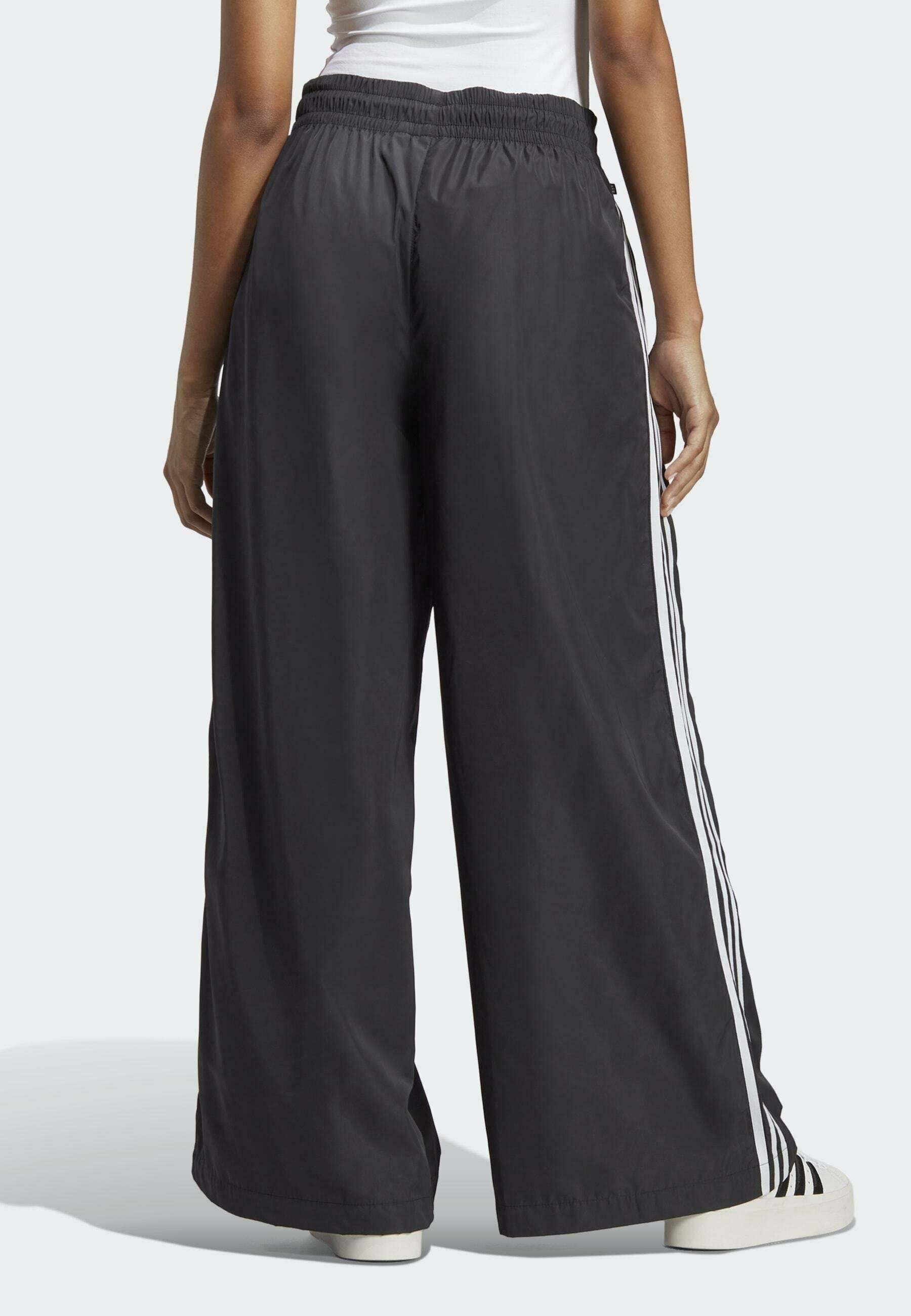 adidas Originals OVERSIZED - Tracksuit bottoms - black - Zalando