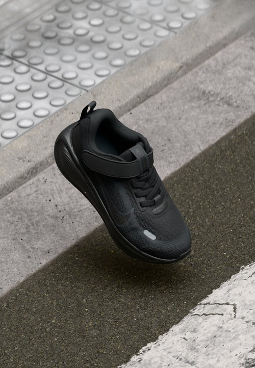 Nike Performance STELLAR RIDE UNISEX - Pantofi de alergare pe asfalt - black/anthracite