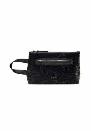 Borsa da toilette rettangolare nera con tasca anteriore con cerniera e maniglia laterale, superficie testurizzata e logo RAINS sul davanti.