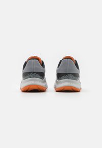 New Balance NITREL V5  - Zapatillas de trail running - shadow grey