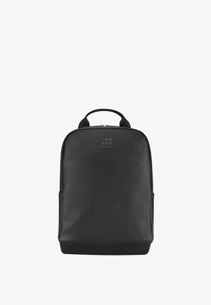 Zaino rettangolare nero con manico superiore, design minimalista e logo a griglia discreto vicino al centro superiore.