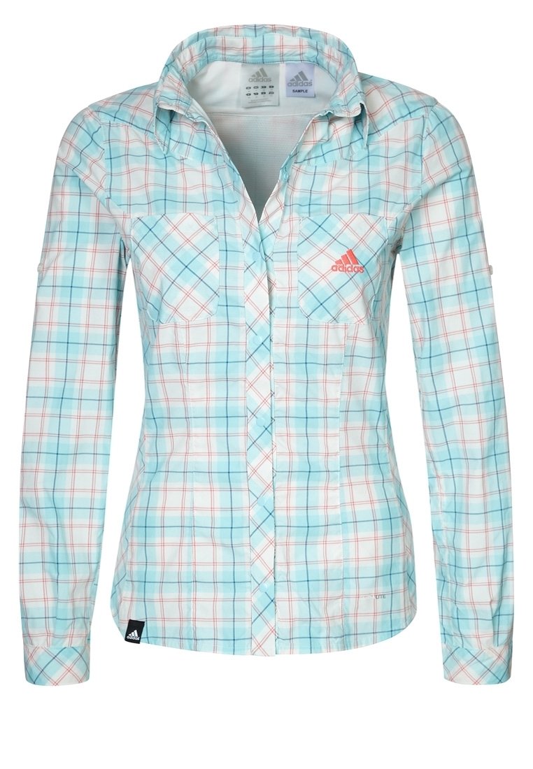 Himmelblau und weiß kariertes Langarmhemd mit Knopfleiste, zwei Brusttaschen und rotem Adidas-Logo auf der linken Tasche.