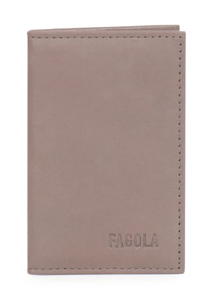 Portefeuille marron en cuir bifold avec bords cousus et "FAGOLA" embossé dans le coin inférieur droit.