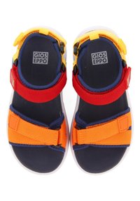 Sandales colorées avec une base marine et des sangles ajustables orange, rouge et jaune. Fabriquées avec des semelles en caoutchouc pour une adhérence et une durabilité optimales.