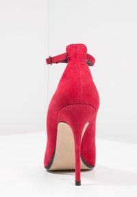 MAI PIÙ SENZA Lodičky na vysokém podpatku - red
