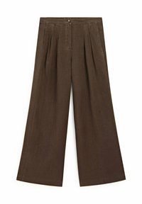 Pantalons larges en lin marron avec des plis à l'avant, fermeture à bouton et ourlets cousus. Texture lisse et design décontracté pour un confort optimal.