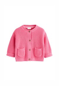Strikket cardigan i livlig pink med rund halsudskæring, knaplukning og to forlommer. Korte, opkrogede ærmer tilføjer detaljer.