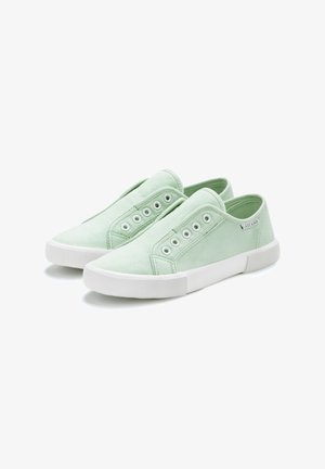 Hellgrüne Leinenschlupfschuhe mit strukturiertem Obermaterial, weißer Gummisohle und sechs runden Ösen für Schnürsenkel auf jeder Seite.