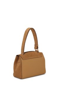 Smėlio spalvos rankinė su zomšos ir odos dizainu, stačiakampio formos, reguliuojamu diržu ir struktūrizuota viršutine dalimi. Lygus paviršius su matinio apdaila.