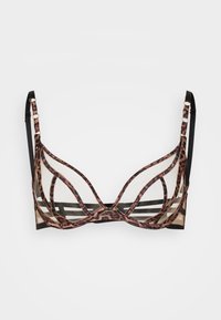 Bralette de estampado de leopardo con paneles de malla transparente, tirantes negros y detalles en hardware dorado, que presenta una forma curvada y un diseño en capas.