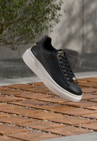 Επιλέχθηκε, black