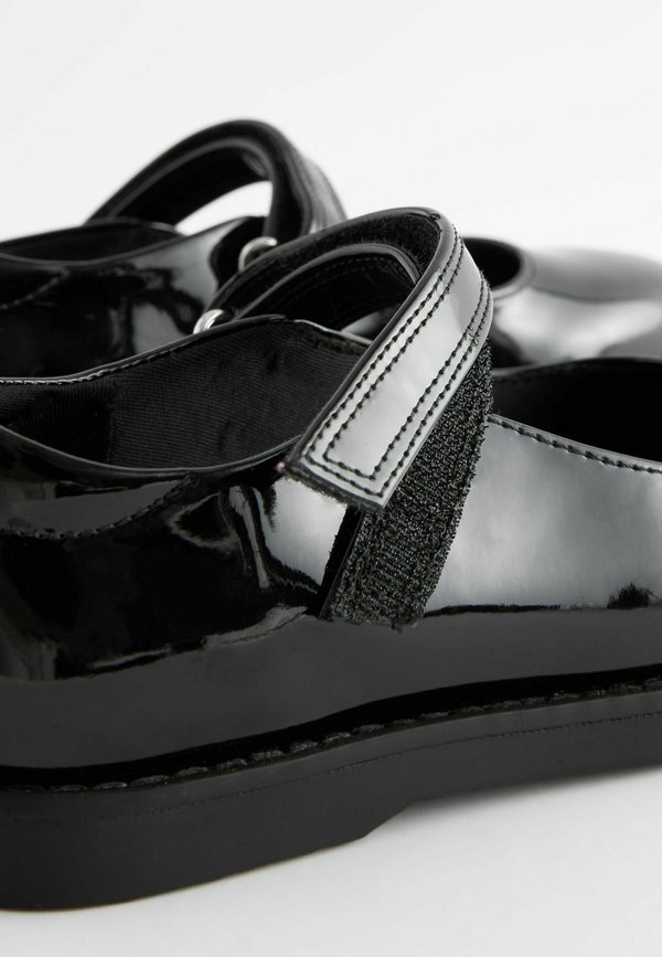 SCHOOL MARY JANE CREPE SOLE SHOESFIT (F) – Riemchenballerina