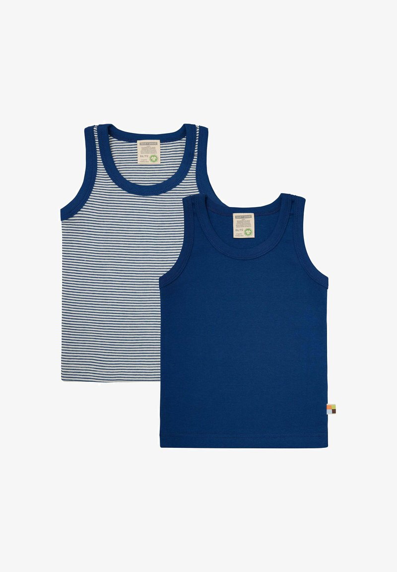 Twee tanktops: één effen donkerblauw, één blauw/wit gestreept. Beide hebben een ronde halslijn, een mouwloos ontwerp en zijn gemaakt van zacht katoen.