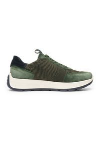 Zapatilla verde y negra con parte superior de tela de punto, superposiciones de ante, entresuela blanca y suela exterior negra, mostrada en perfil lateral.