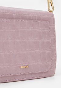 PARFOIS Axelremsväska - purple