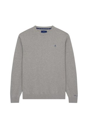 Jasnoszary sweter wykonany z miękkiej tkaniny z okrągłym dekoltem. Posiada małe niebieskie logo na klatce piersiowej oraz ściągacze na mankietach i u dołu.