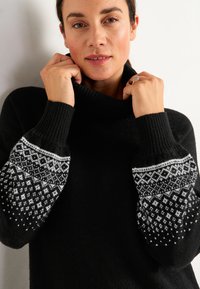 Cellbes of Sweden WITH PATTERNED SLEEVES - Neulemekko - black patterned